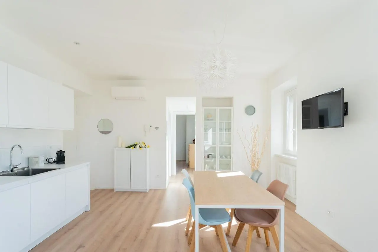 Apartment Lovely Corner In The Heart Of The Lake By Rent All Como Italy