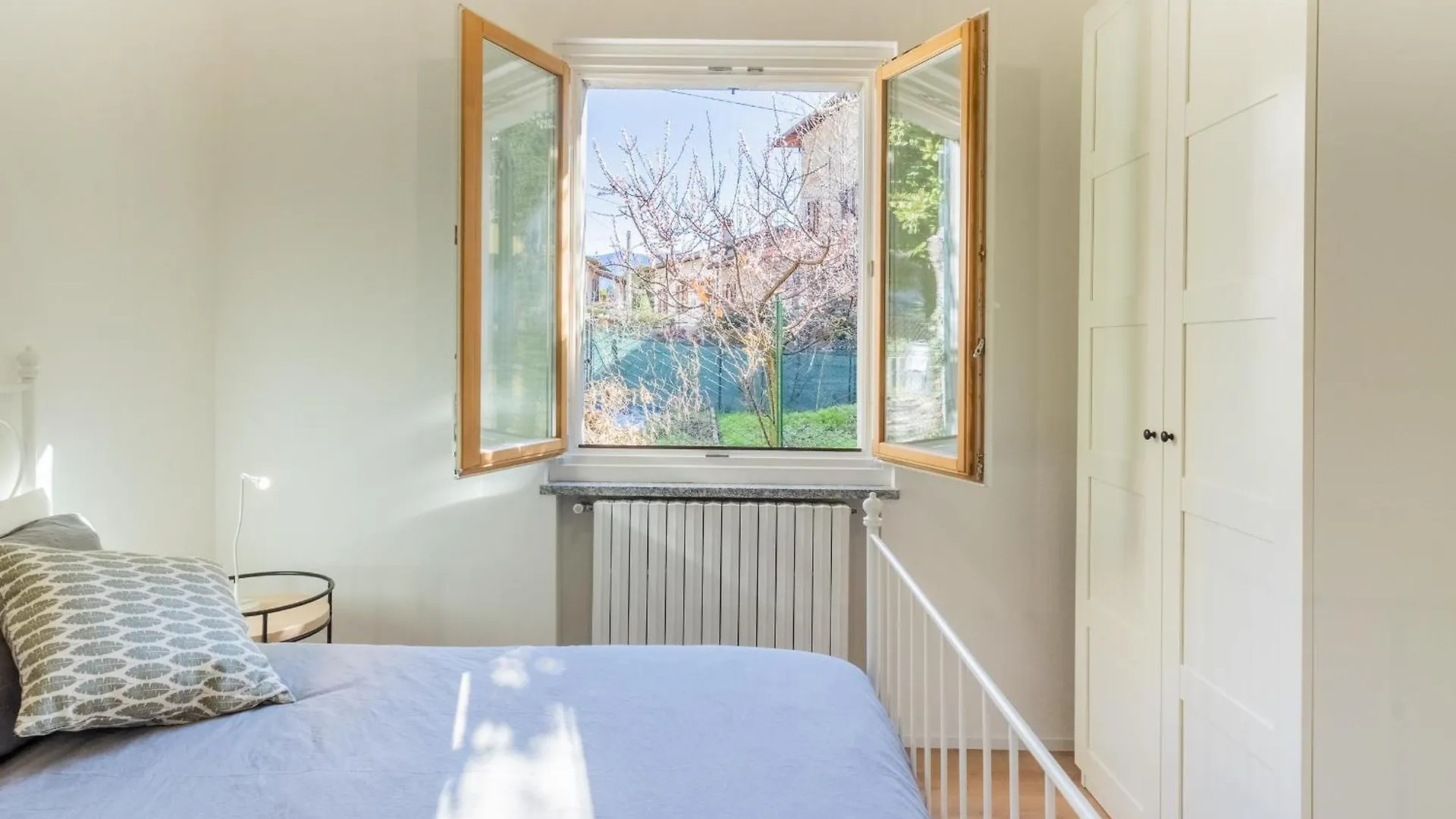 Lovely Corner In The Heart Of The Lake By Rent All Como Apartment