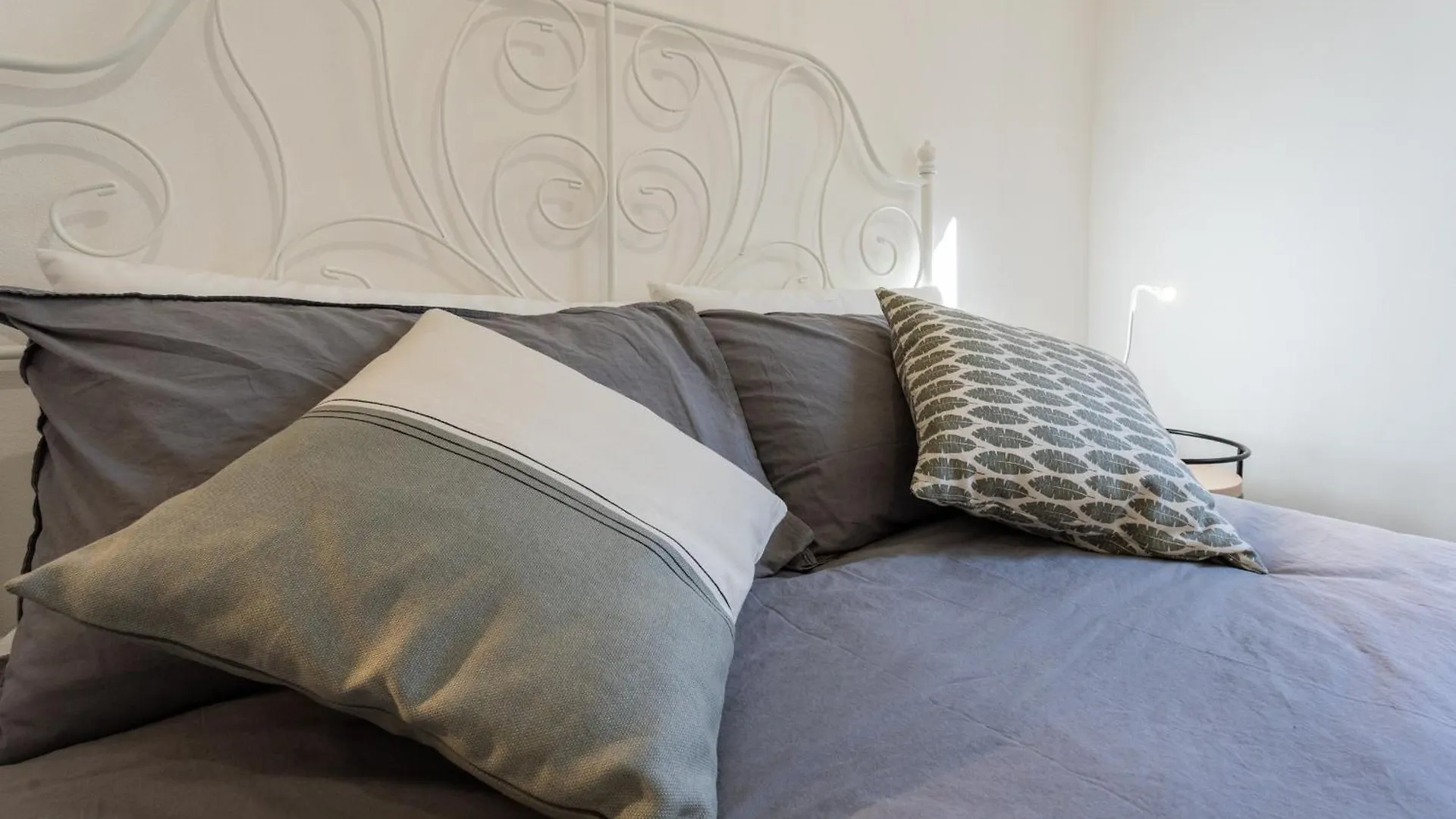 Apartment Lovely Corner In The Heart Of The Lake By Rent All Como