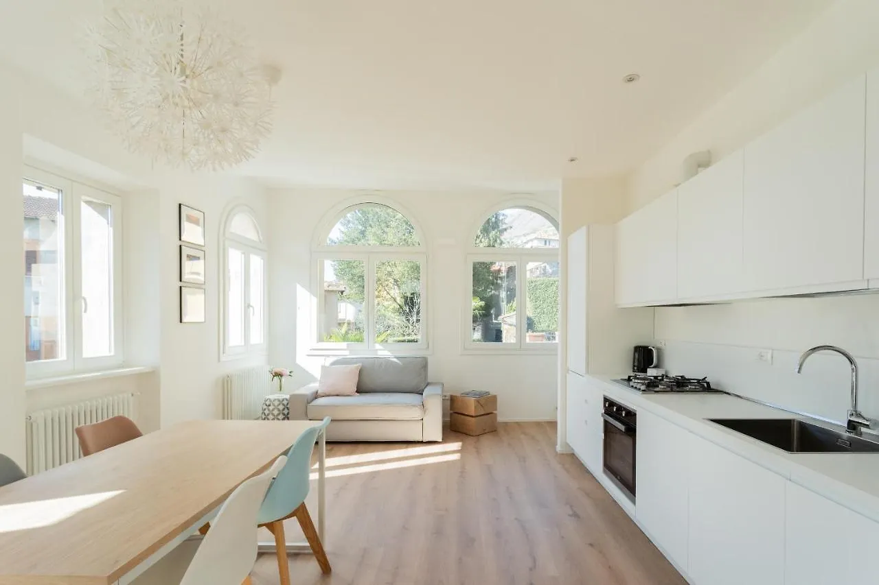 Lovely Corner In The Heart Of The Lake By Rent All Como Apartment