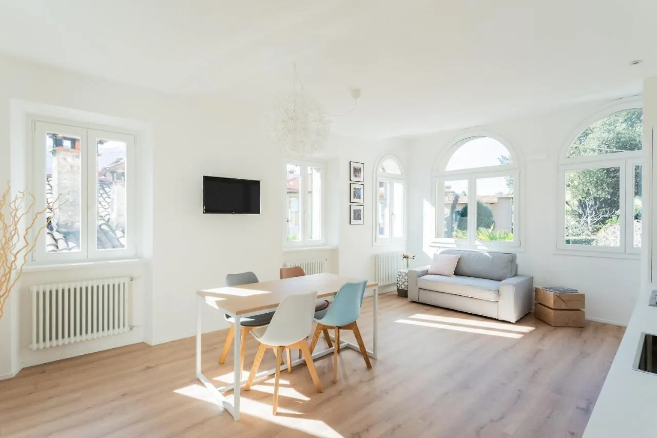 Lovely Corner In The Heart Of The Lake By Rent All Como contacts